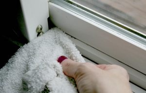 Cách thông minh nhất để giảm bụi bẩn bay vào từ cửa sổ