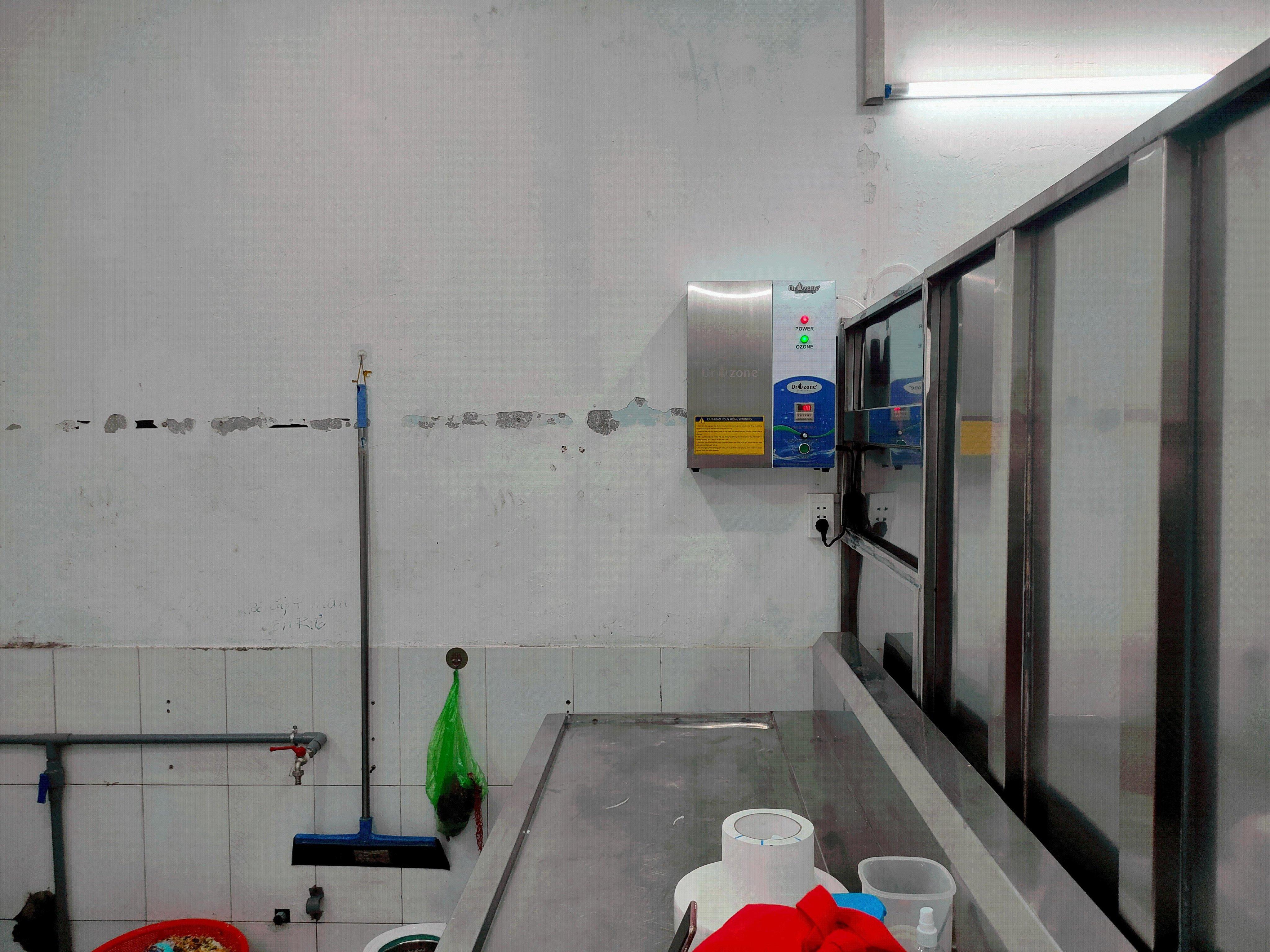 2. Cơ Chế Hoạt Động Đột Phá Của Ozone Trong Khử Trùng và Xử Lý Mùi