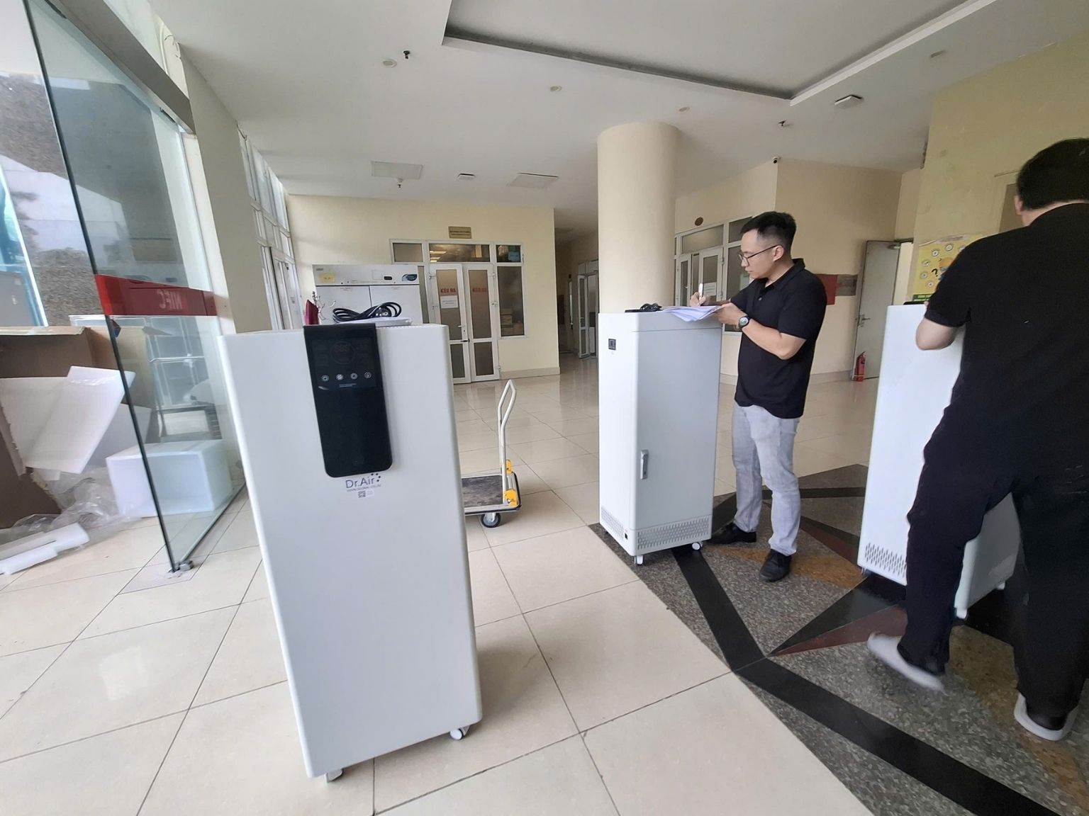 Top 2 máy lọc không khí công suất lớn dùng cho văn phòng đáng mua, đáng tiền 5 Nên đặt máy lọc không khí công suất lớn cho văn phòng ở đâu?