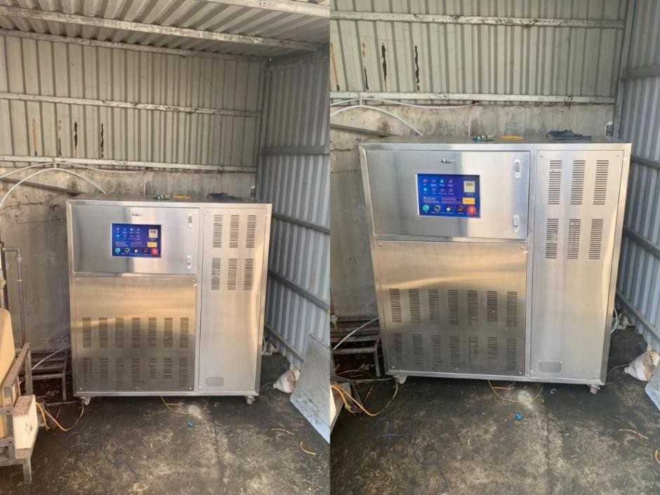 Hai góc nhìn hệ máy ozone D-80S vỏ inox đặt trong khu nhà tôn của nhà máy tại Cẩm Thủy, Thanh Hóa