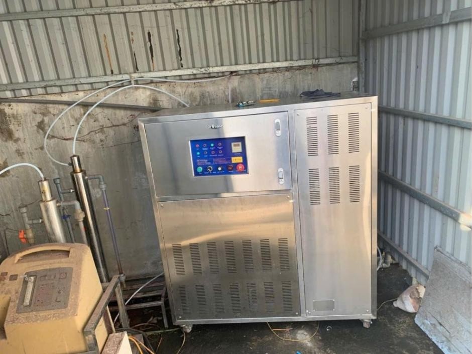 Hệ máy ozone xử lý màu nước thải D-80S cùng thiết bị cấp oxy và đường ống tại nhà máy Duyệt Cường