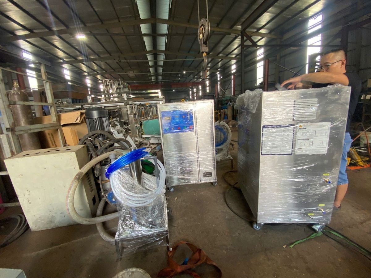 Kiểm tra tem nhãn máy ozone công nghiệp D20S khi tiếp nhận tại xưởng